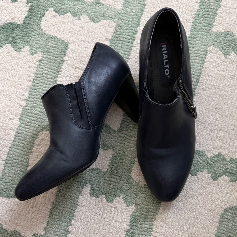Rialto Women's Elegant Black Heels